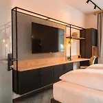Am Paulusbogen 4*
