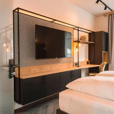 Am Paulusbogen 4*