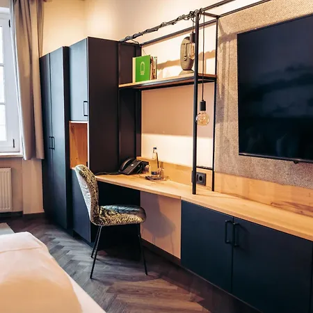 Am Paulusbogen 4*