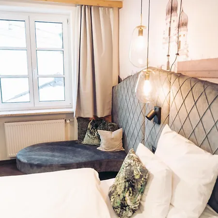 Отель Am Paulusbogen 4*