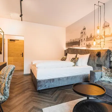 Am Paulusbogen 4*