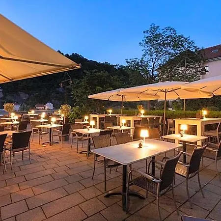 Am Paulusbogen 4*